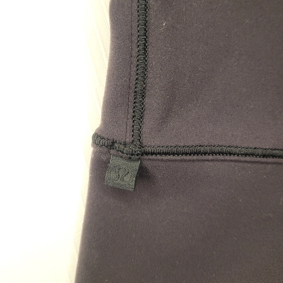 Lululemon Power Pivot Everlux Black Tank sz 4 - Picture 5 of 7